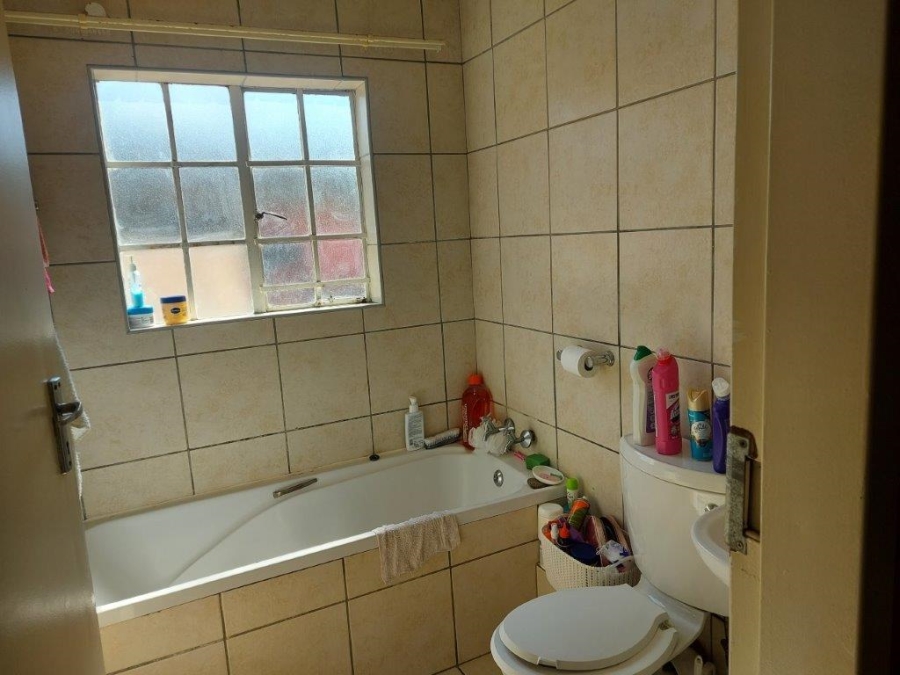 2 Bedroom Property for Sale in Rustenburg Central North West